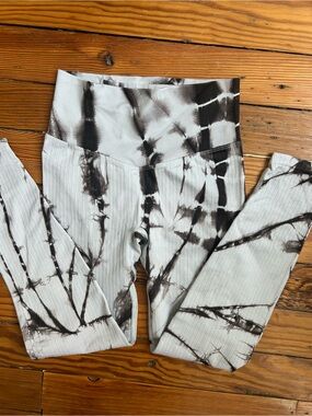 Pink VS Tie-Dye Ribbed Leggings - Black and White